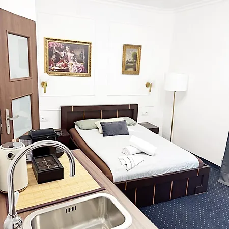 The Heritage House Main Square Self Check-in كراكوفيا