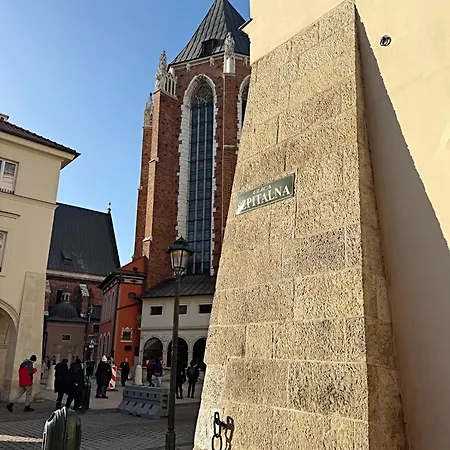 The Heritage House Main Square Self Check-in كراكوفيا